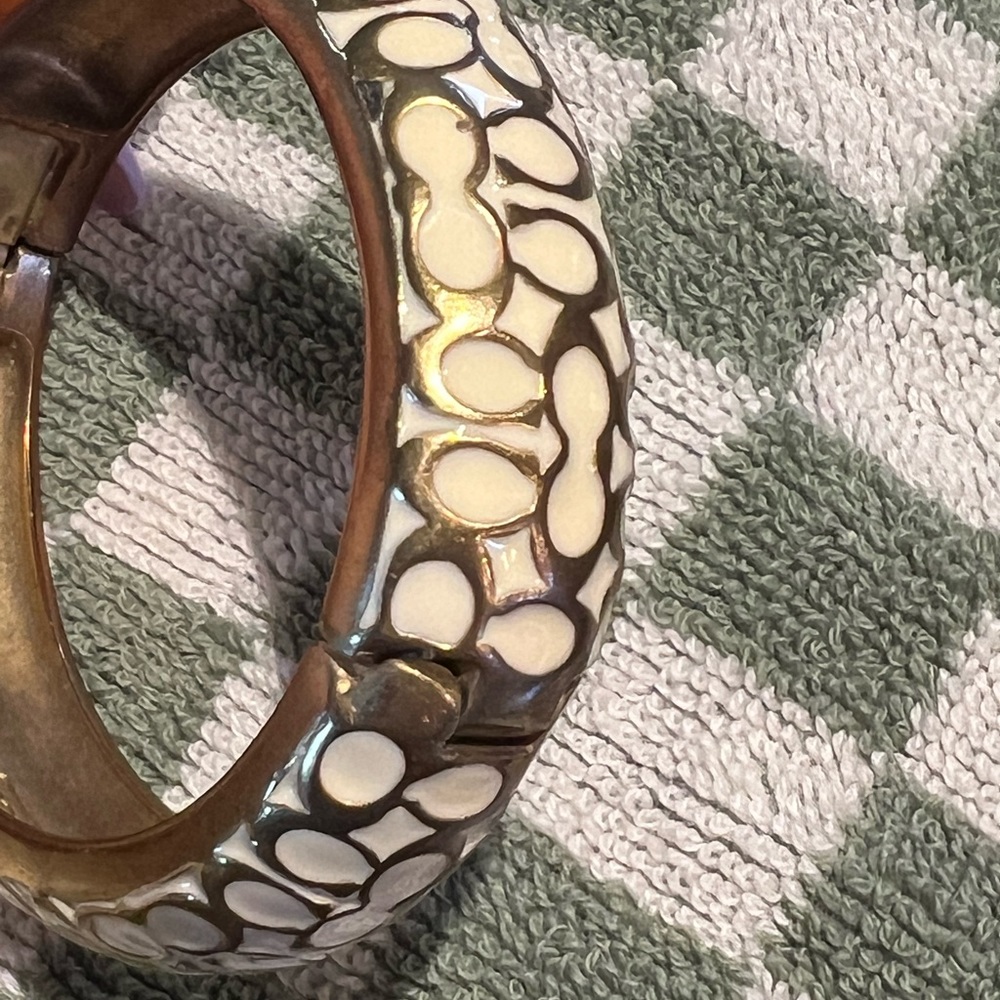Coach hinged bangle - Picture 7 of 8